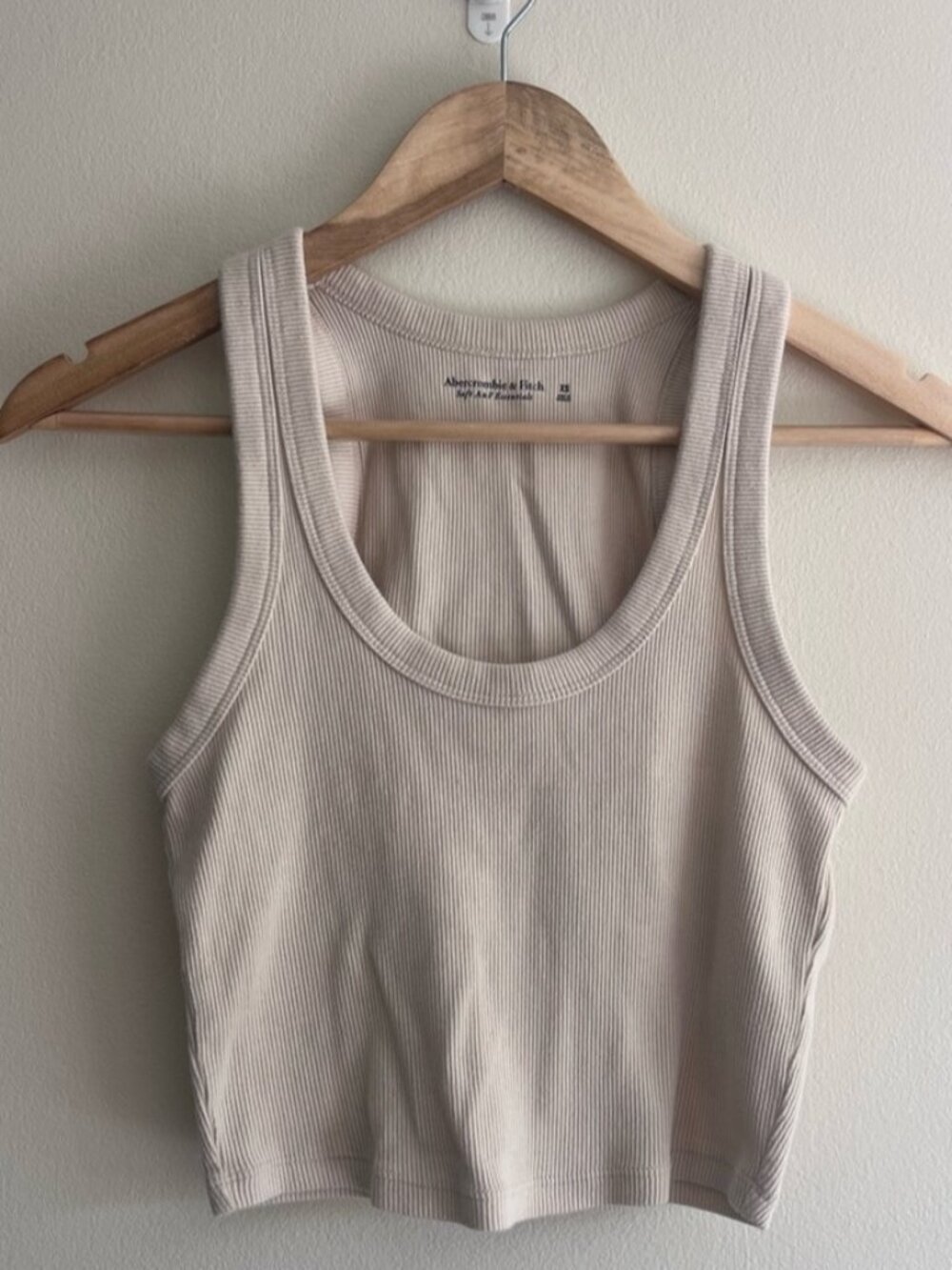 Soft A&F Essentials Scoop Neck Ribbed Tank in Cream - XS